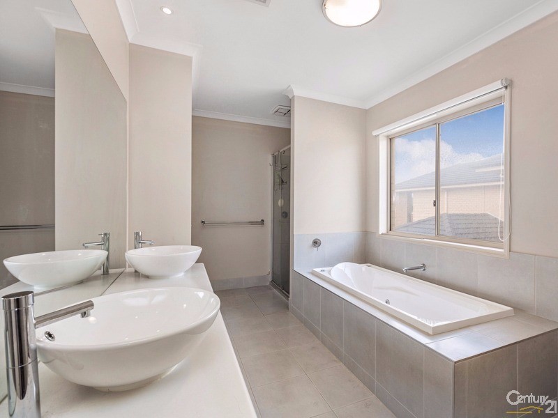 10 Rhode Island Close, Sanctuary Lakes VIC 3030