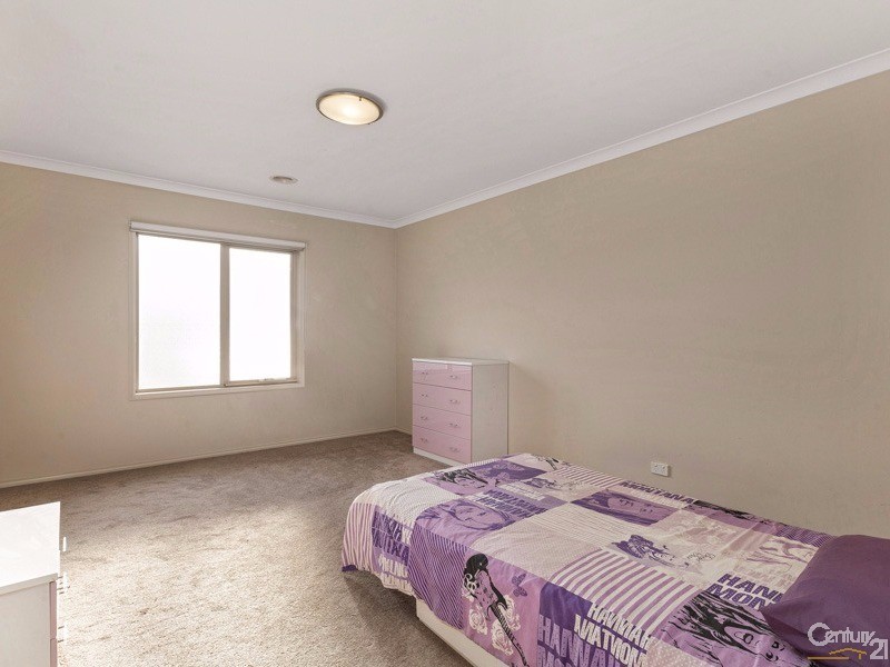10 Rhode Island Close, Sanctuary Lakes VIC 3030