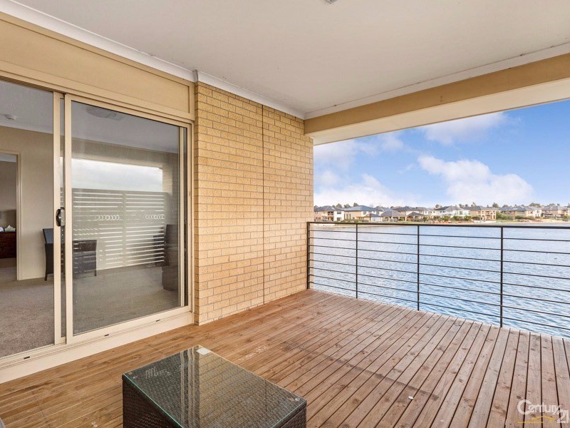 10 Rhode Island Close, Sanctuary Lakes VIC 3030