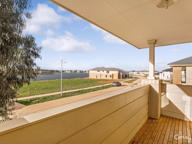 10 Rhode Island Close, Sanctuary Lakes VIC 3030