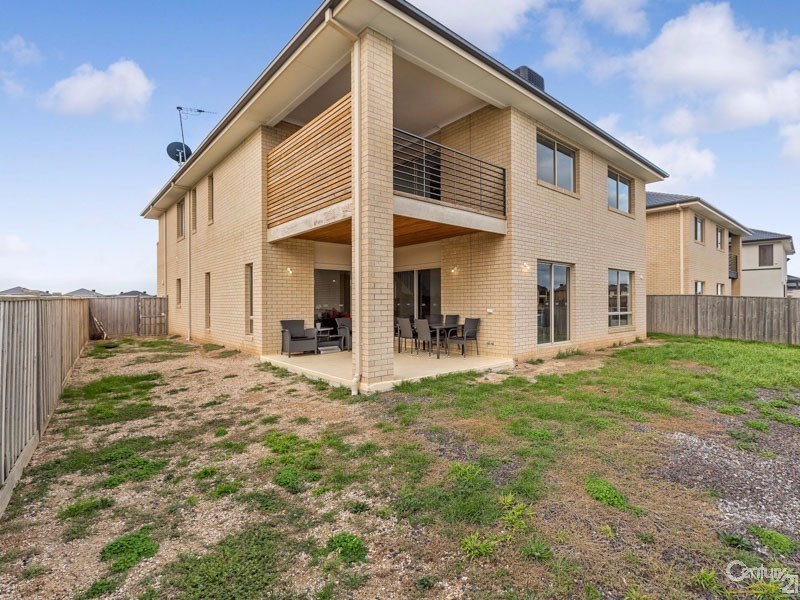 10 Rhode Island Close, Sanctuary Lakes VIC 3030