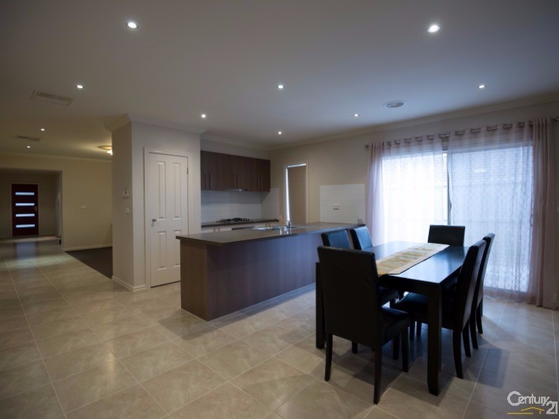 21 Biscay Street, Point Cook VIC 3030