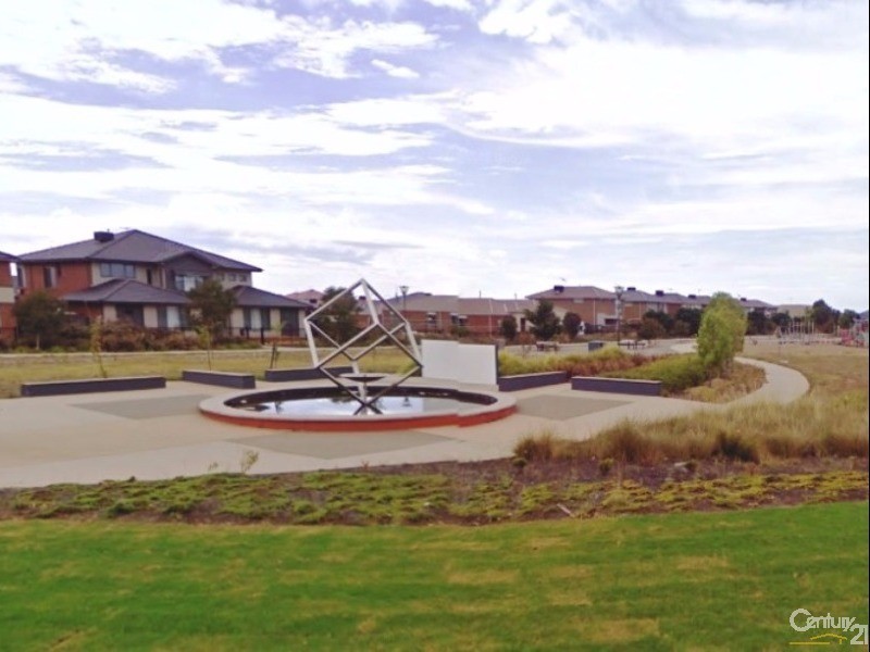 2/15 Tom Roberts Parade, Point Cook VIC 3030