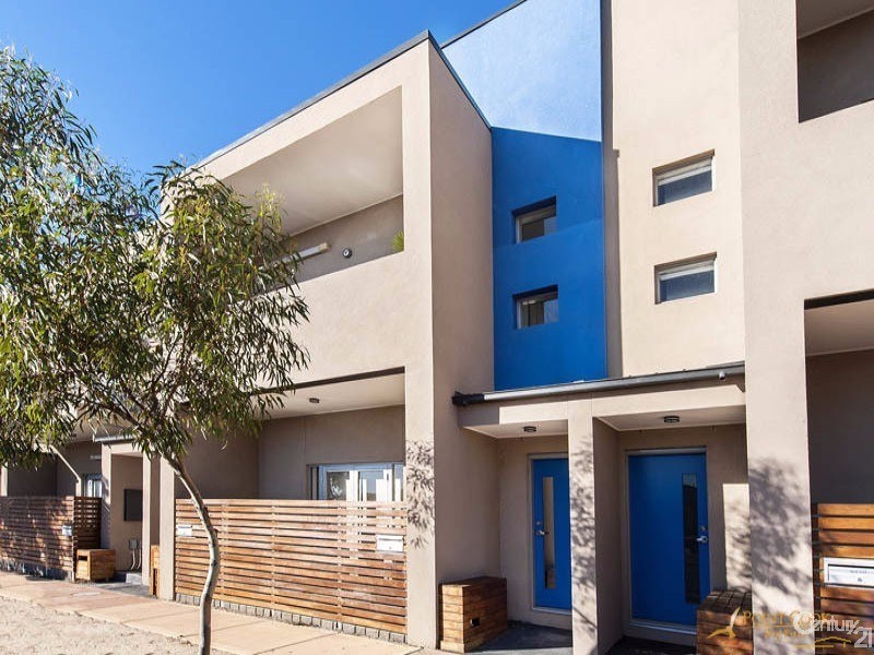 2/15 Tom Roberts Parade, Point Cook VIC 3030