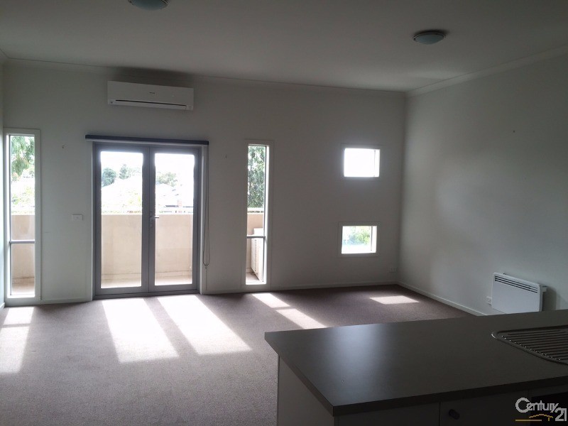 2/15 Tom Roberts Parade, Point Cook VIC 3030