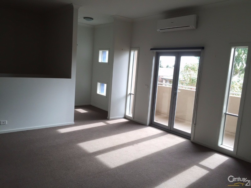 2/15 Tom Roberts Parade, Point Cook VIC 3030