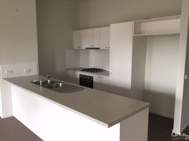 2/15 Tom Roberts Parade, Point Cook VIC 3030