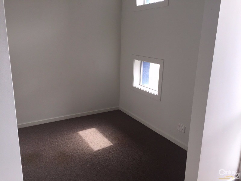 2/15 Tom Roberts Parade, Point Cook VIC 3030