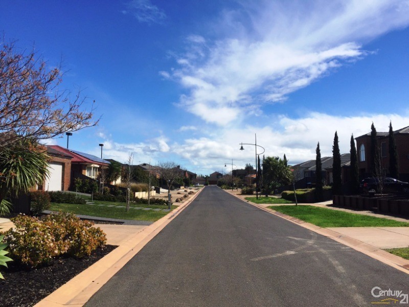 6 Helpmann Avenue, Point Cook VIC 3030