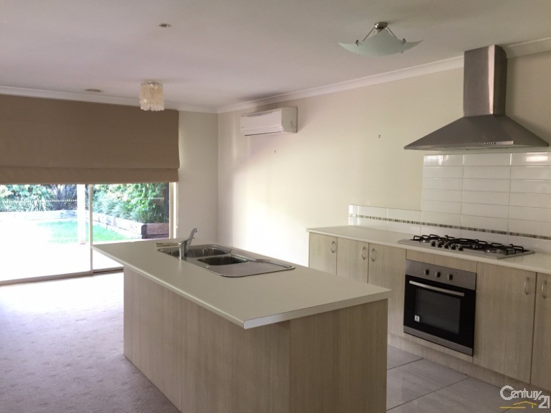 32  Whitecaps Avenue, Point Cook VIC 3030