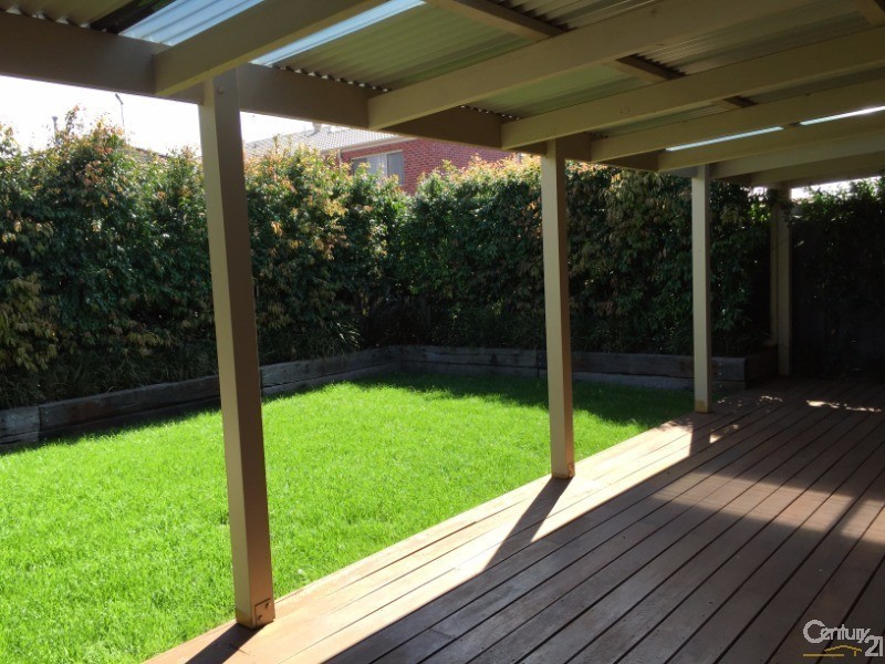 32  Whitecaps Avenue, Point Cook VIC 3030