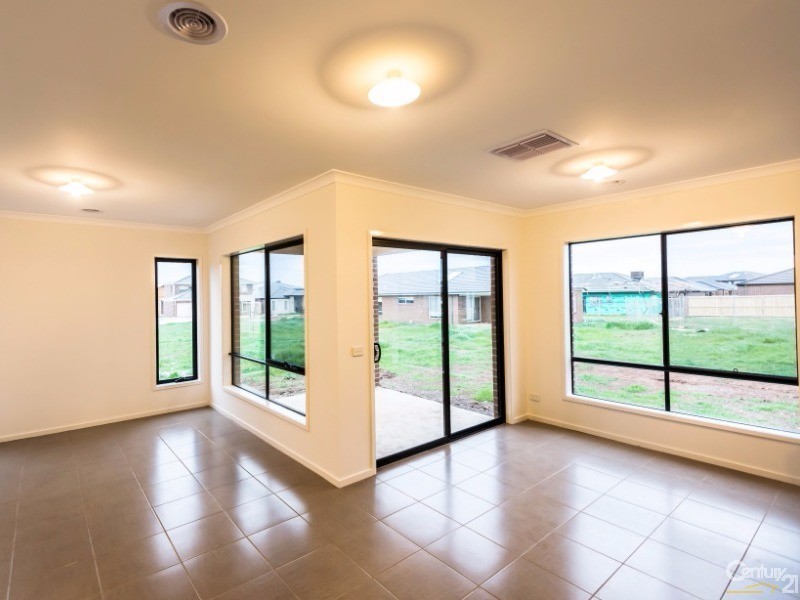 22 Jamaica Street, Point Cook VIC 3030