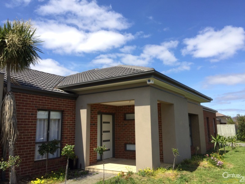 94 Duncombe Parkway, Deer Park VIC 3023