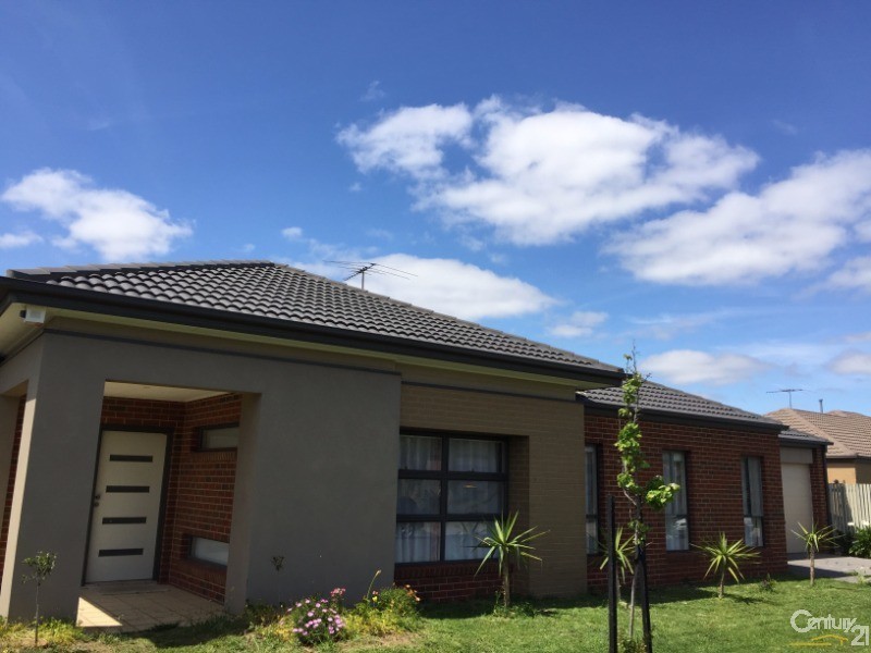 94 Duncombe Parkway, Deer Park VIC 3023