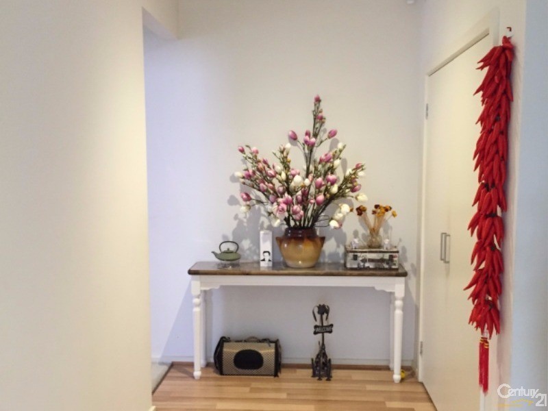 94 Duncombe Parkway, Deer Park VIC 3023