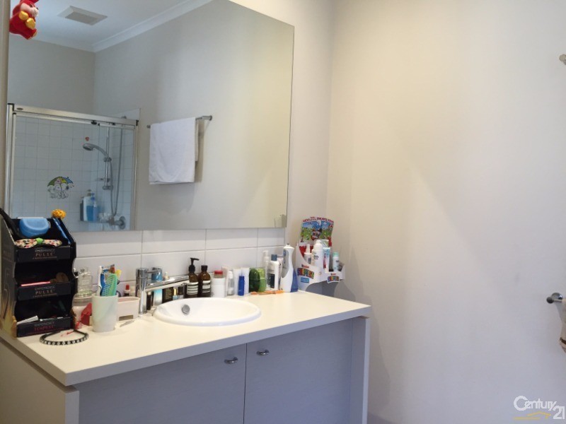 94 Duncombe Parkway, Deer Park VIC 3023