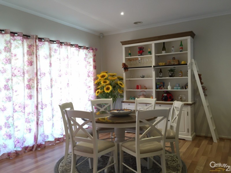 94 Duncombe Parkway, Deer Park VIC 3023