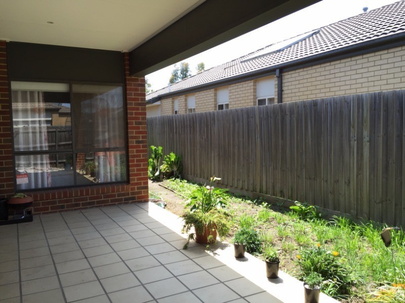 94 Duncombe Parkway, Deer Park VIC 3023