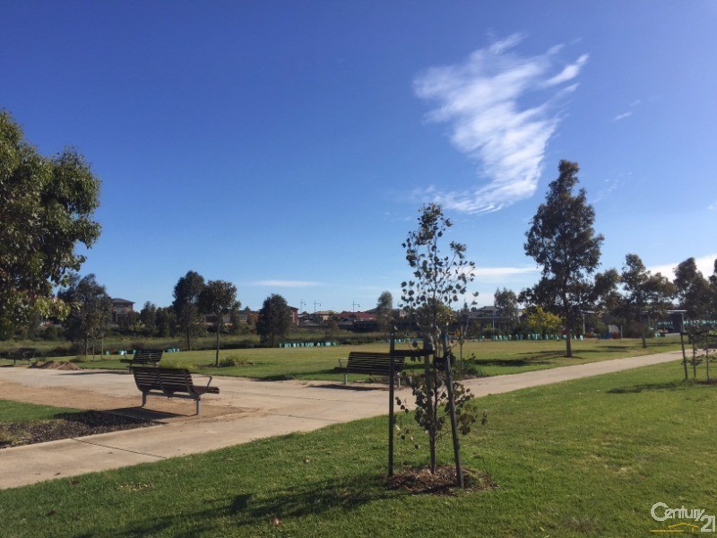 9 Greenbank Way, Point Cook VIC 3030