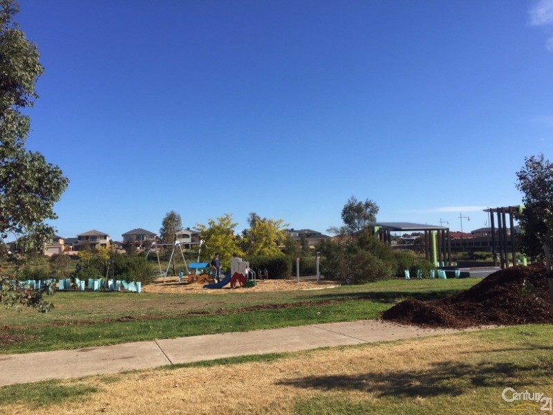 9 Greenbank Way, Point Cook VIC 3030