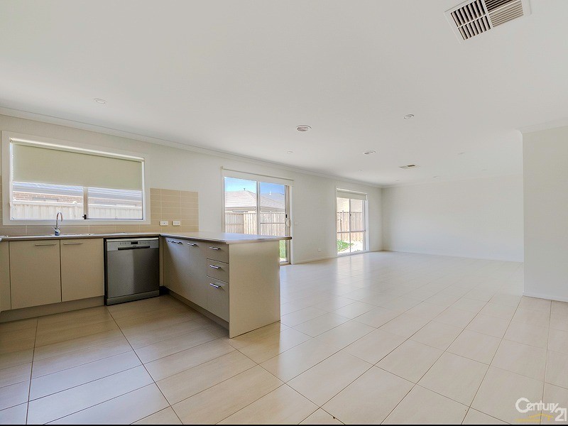 11 Capella Crescent, Williams Landing VIC 3027