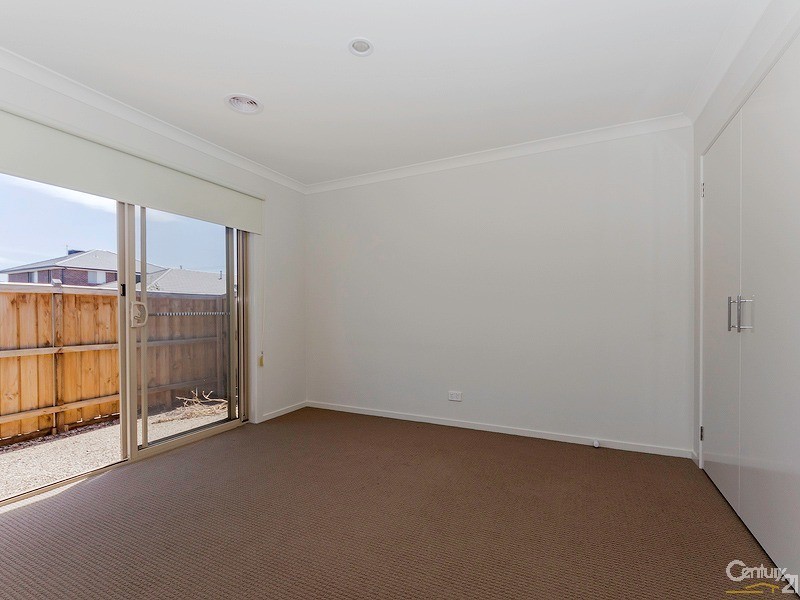 11 Capella Crescent, Williams Landing VIC 3027