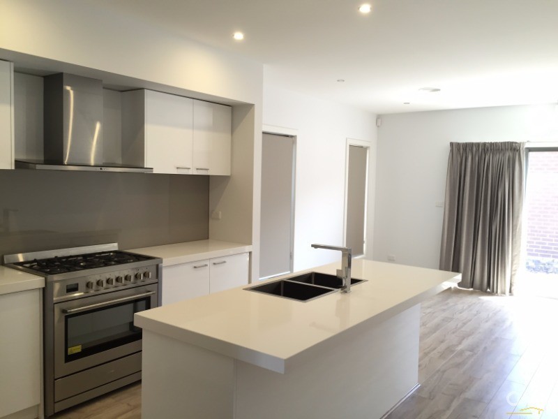 1/7 Lipari Place, Point Cook VIC 3030