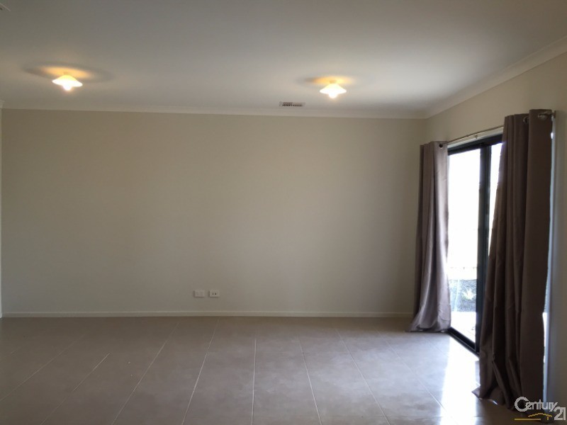 39 Pennsylvania Crescent, Point Cook VIC 3030