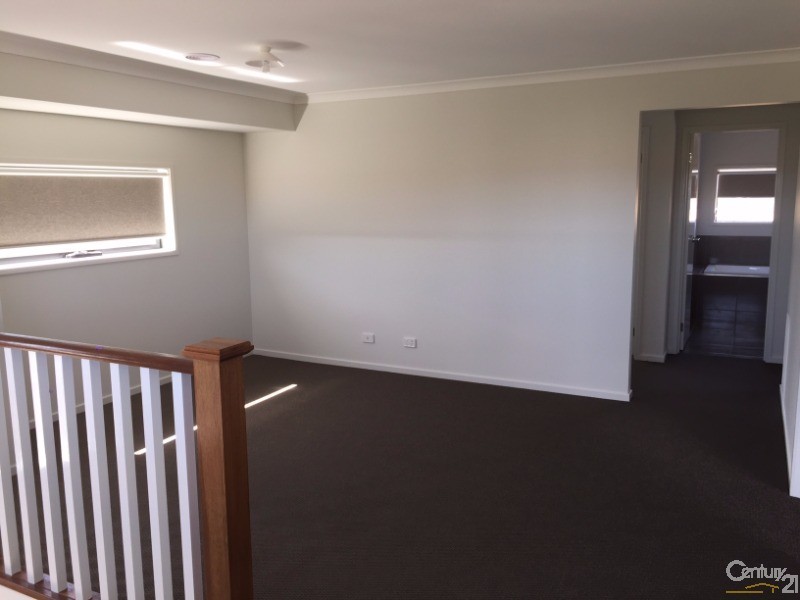39 Pennsylvania Crescent, Point Cook VIC 3030