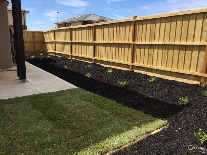 39 Pennsylvania Crescent, Point Cook VIC 3030