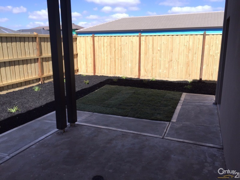 39 Pennsylvania Crescent, Point Cook VIC 3030