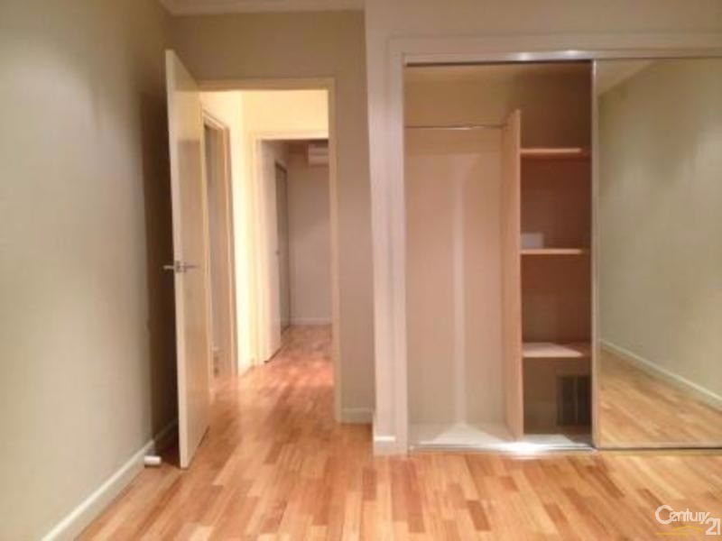 8/3 Mackenzie Street, Cheltenham VIC 3192