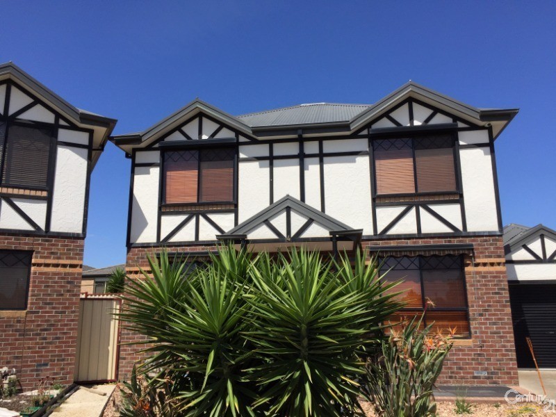 4/10 Windle Court, Truganina VIC 3029