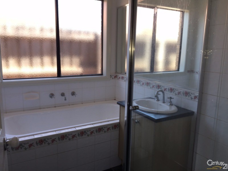 4 Saddle Wynd, Truganina VIC 3029