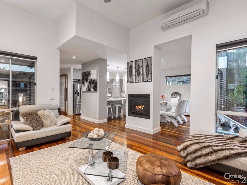 16 Moncrieff Parade, Point Cook VIC 3030