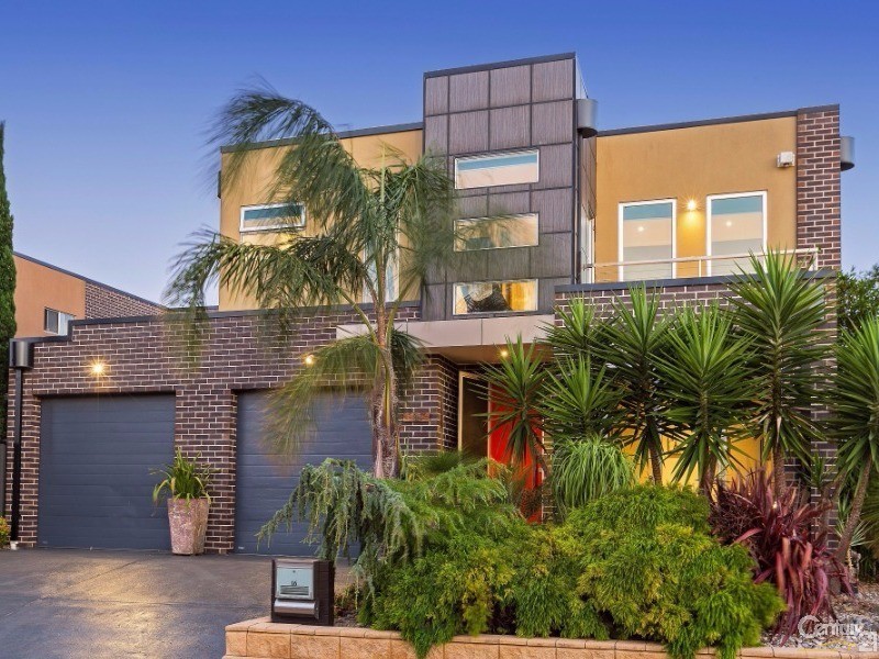 16 Moncrieff Parade, Point Cook VIC 3030