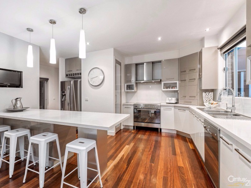 16 Moncrieff Parade, Point Cook VIC 3030