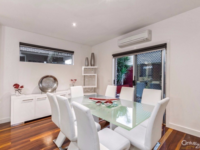 16 Moncrieff Parade, Point Cook VIC 3030