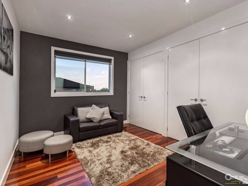16 Moncrieff Parade, Point Cook VIC 3030