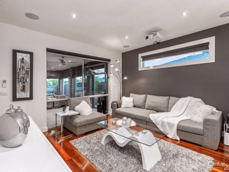 16 Moncrieff Parade, Point Cook VIC 3030