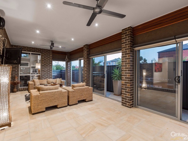 16 Moncrieff Parade, Point Cook VIC 3030