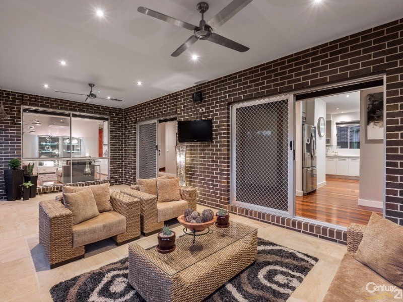 16 Moncrieff Parade, Point Cook VIC 3030