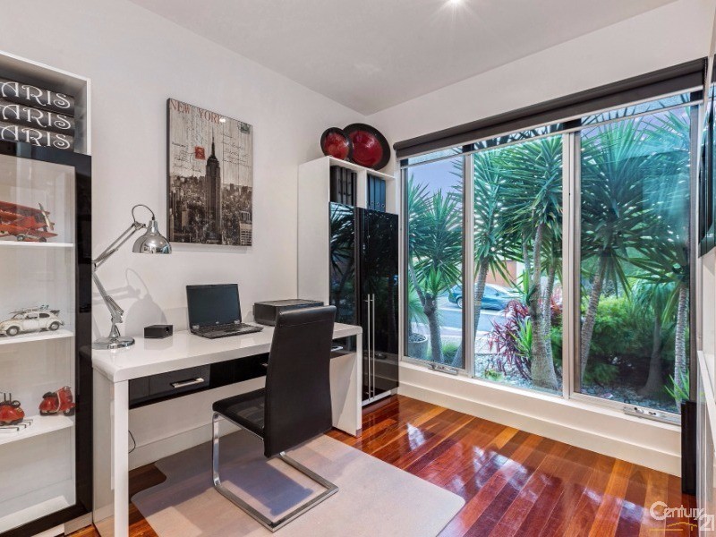 16 Moncrieff Parade, Point Cook VIC 3030