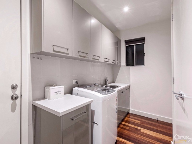 16 Moncrieff Parade, Point Cook VIC 3030