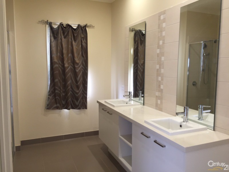 204 Sanctuary Lakes  South Bld, Sanctuary Lakes VIC 3030