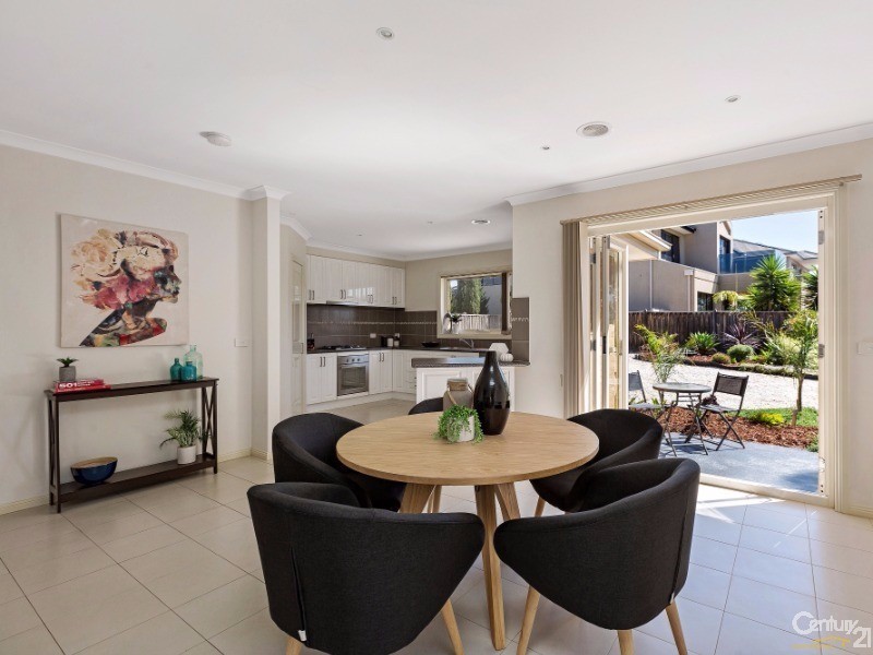 20 The Esplanade, Sanctuary Lakes VIC 3030