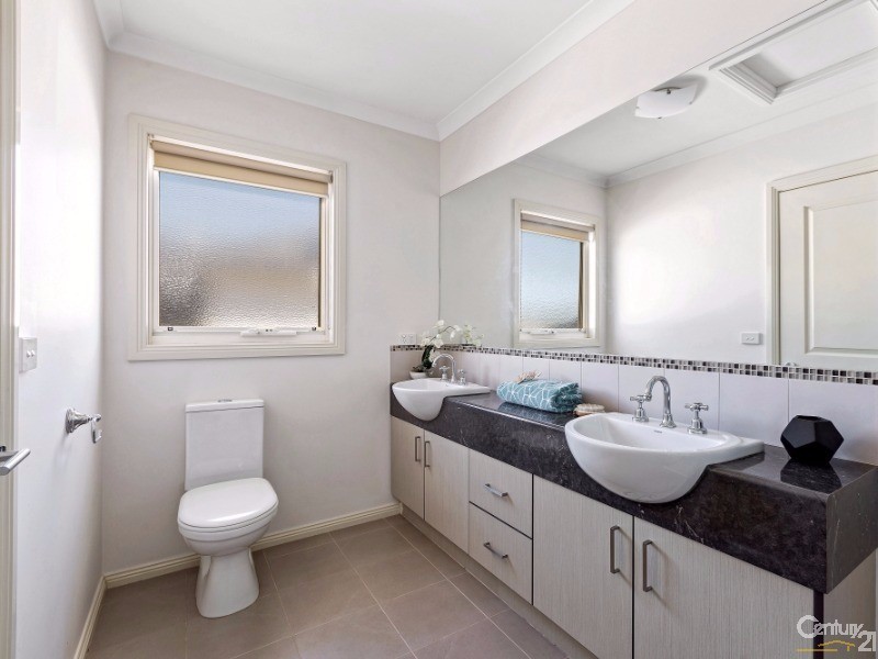 20 The Esplanade, Sanctuary Lakes VIC 3030