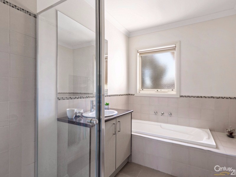 20 The Esplanade, Sanctuary Lakes VIC 3030