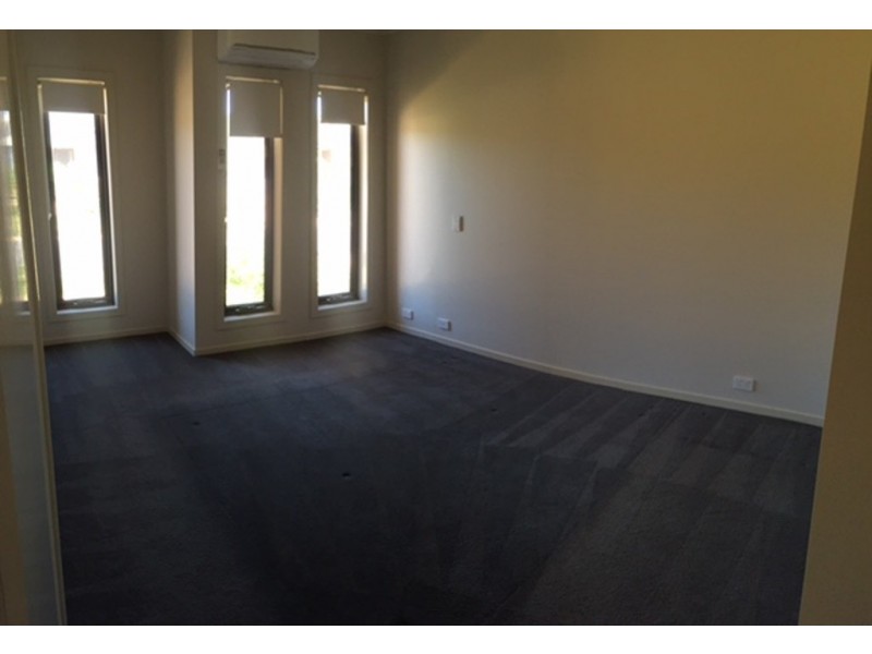 14 Trident Court, Sanctuary Lakes VIC 3030