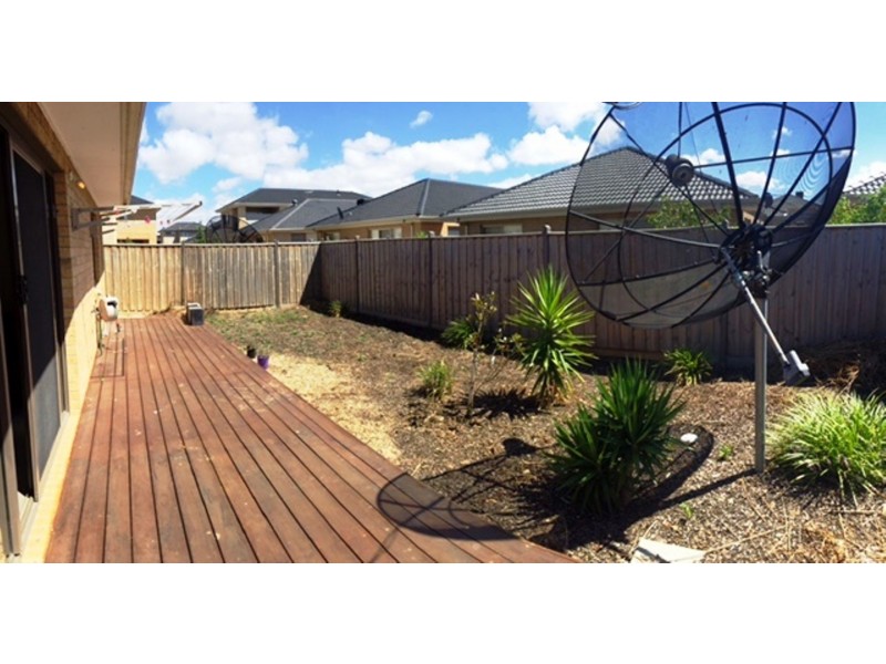 14 Trident Court, Sanctuary Lakes VIC 3030